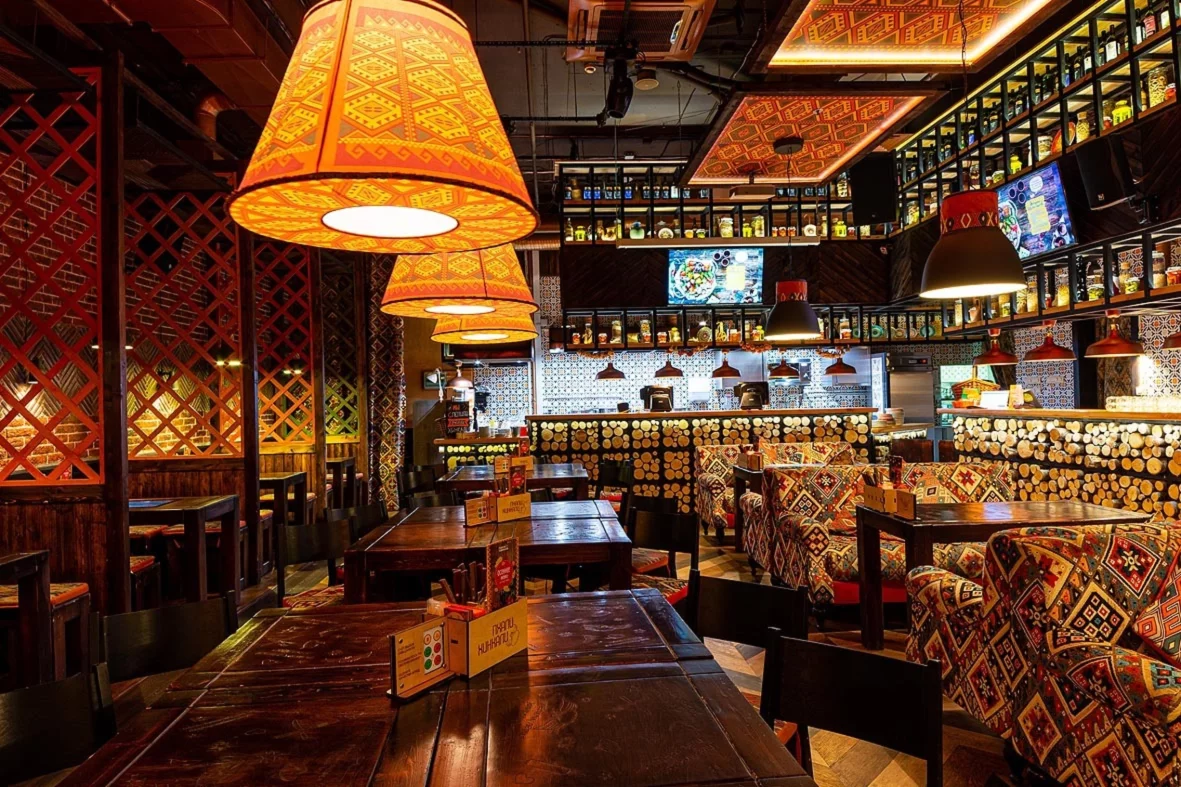 Интерьер/Экстерьер/Банкетная зона/Бар/Стол для двоих/Вход/Главный зал/Lounge зона ресторан ПхалиХинкали фото