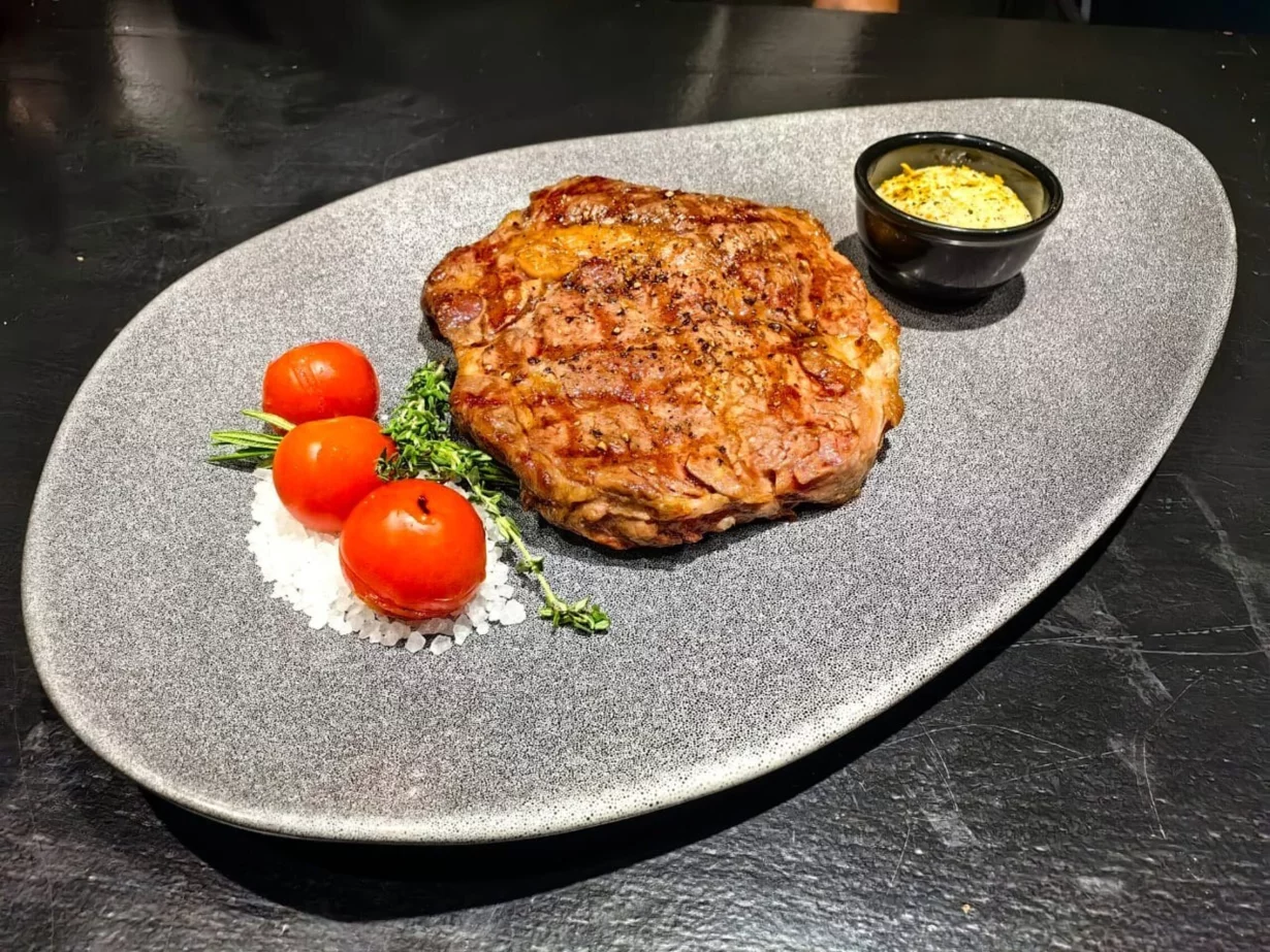 Интерьер/Экстерьер/Банкетная зона/Бар/Стол для двоих/Вход/Главный зал/Lounge зона паб Азурро паб фото