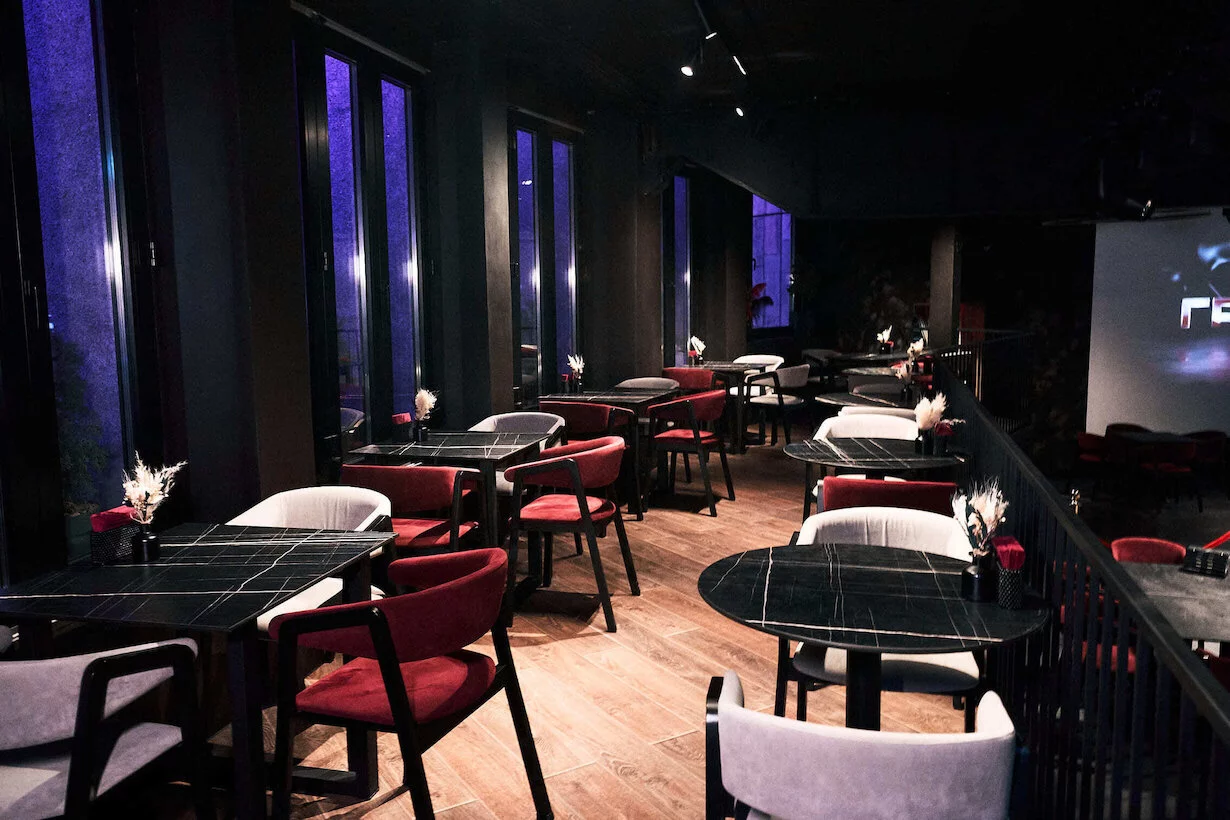 Интерьер/Экстерьер/Банкетная зона/Бар/Стол для двоих/Вход/Главный зал/Lounge зона караоке-клуб Гримёрка фото