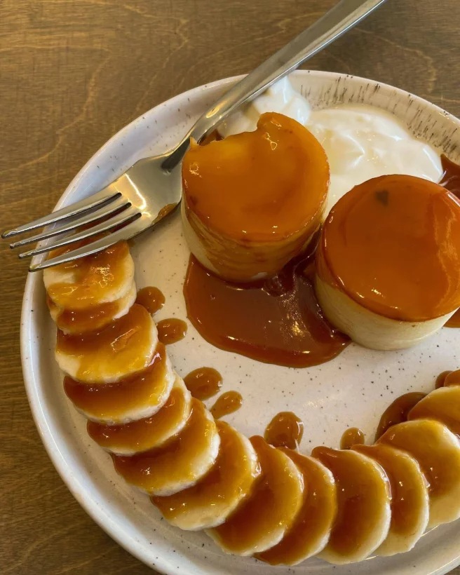 Интерьер/Экстерьер/Банкетная зона/Бар/Стол для двоих/Вход/Главный зал/Lounge зона кофейня Kos. Place фото