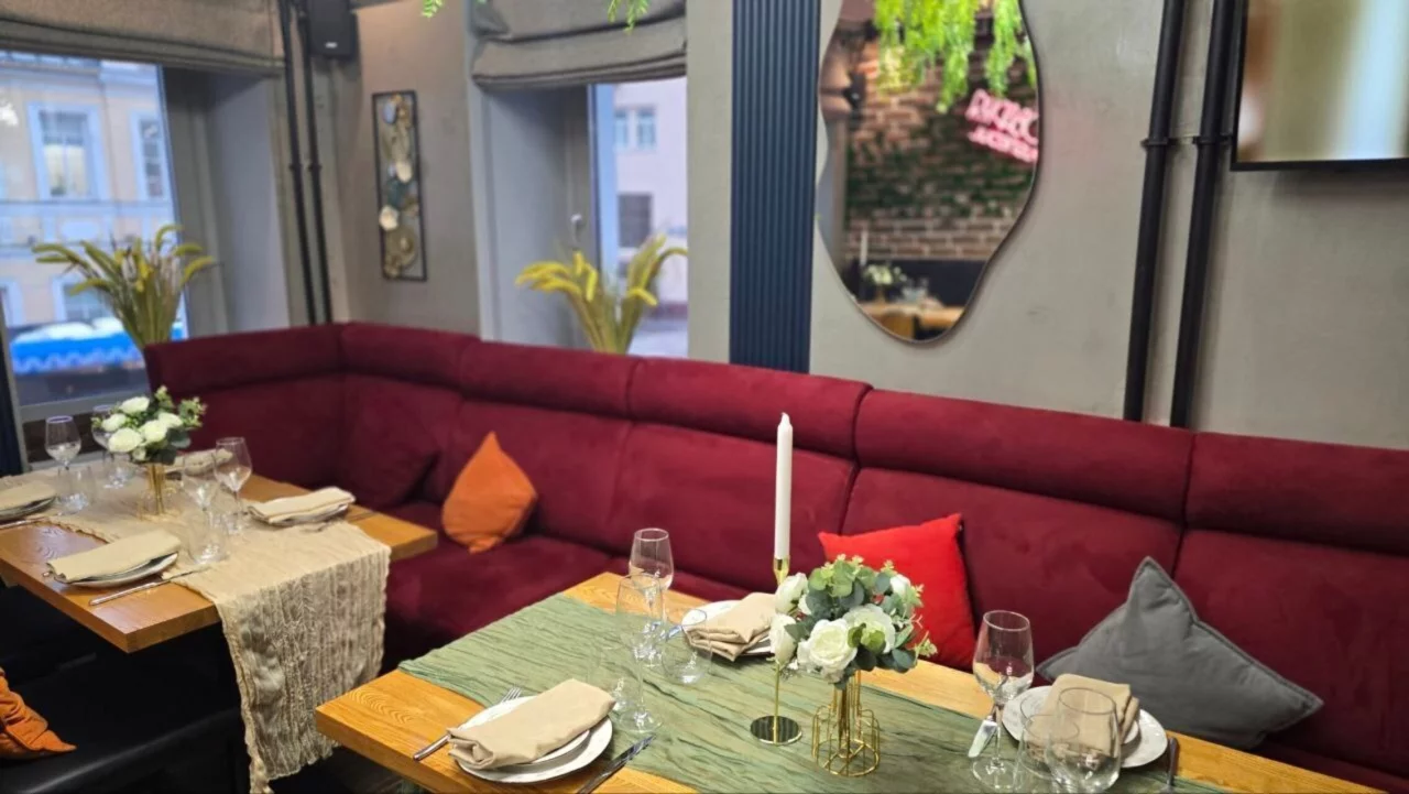 Интерьер/Экстерьер/Банкетная зона/Бар/Стол для двоих/Вход/Главный зал/Lounge зона ресторан Раковарня «В ус не дул» на Пятницкой фото