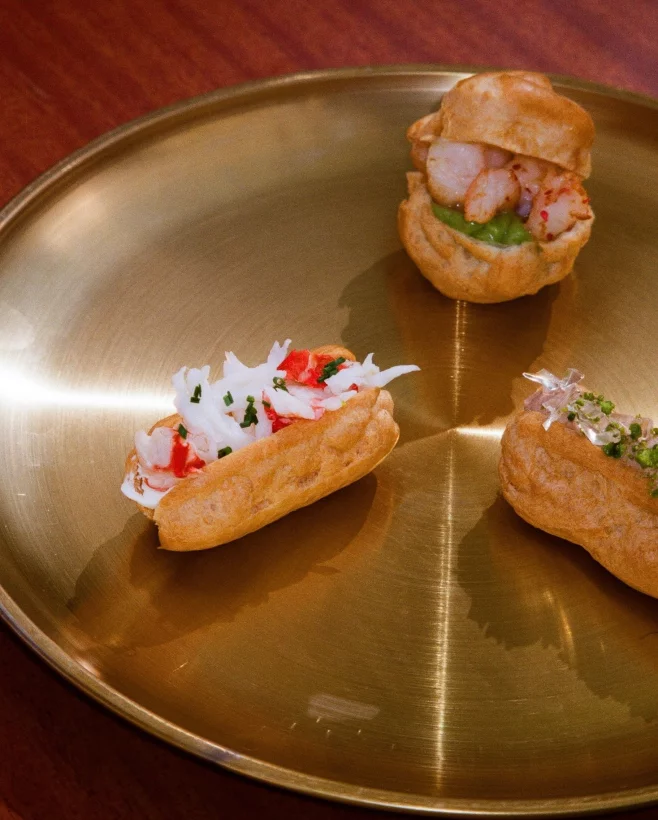 Интерьер/Экстерьер/Банкетная зона/Бар/Стол для двоих/Вход/Главный зал/Lounge зона бар Апартаменты фото