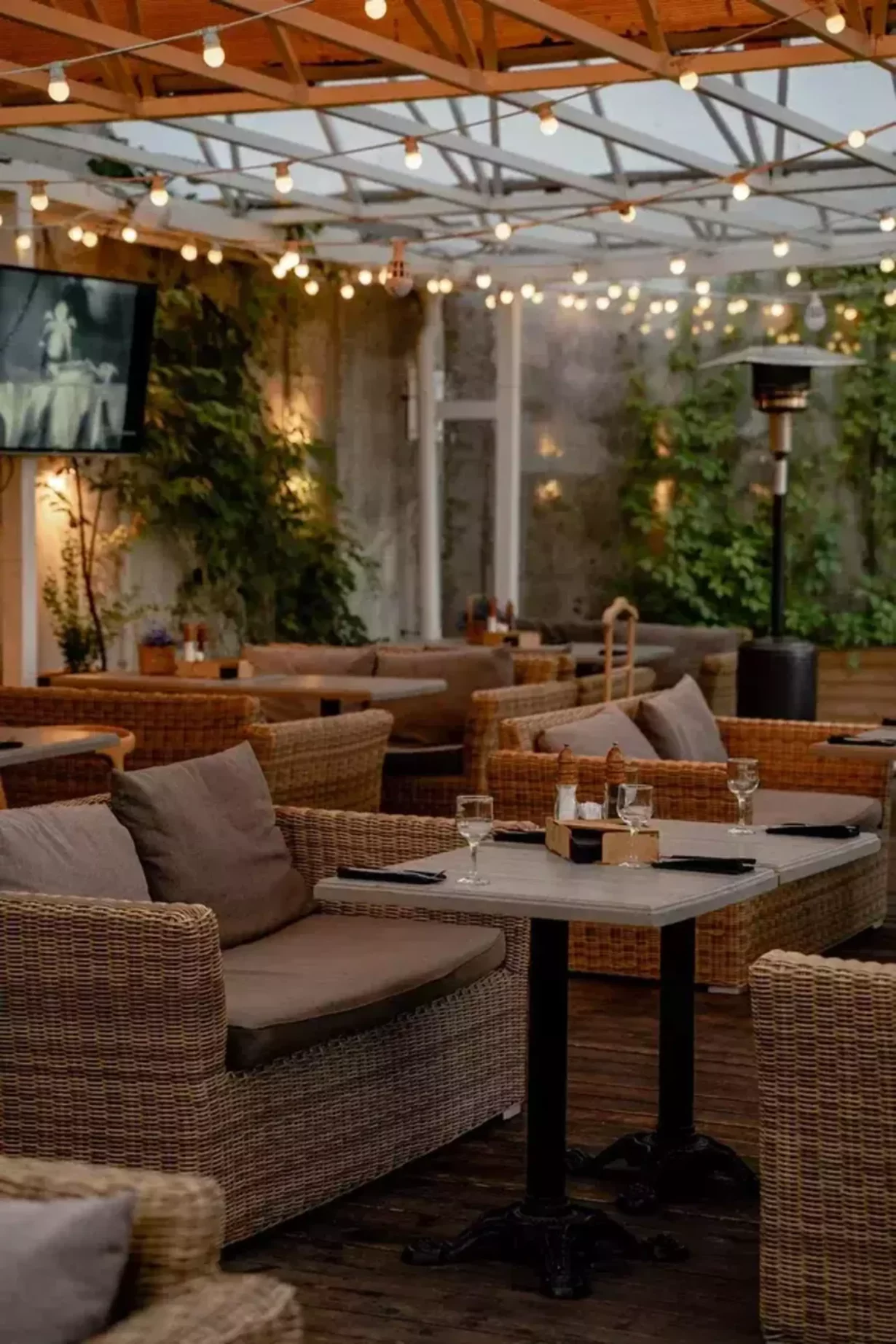 Интерьер/Экстерьер/Банкетная зона/Бар/Стол для двоих/Вход/Главный зал/Lounge зона ресторан Некрасов фото