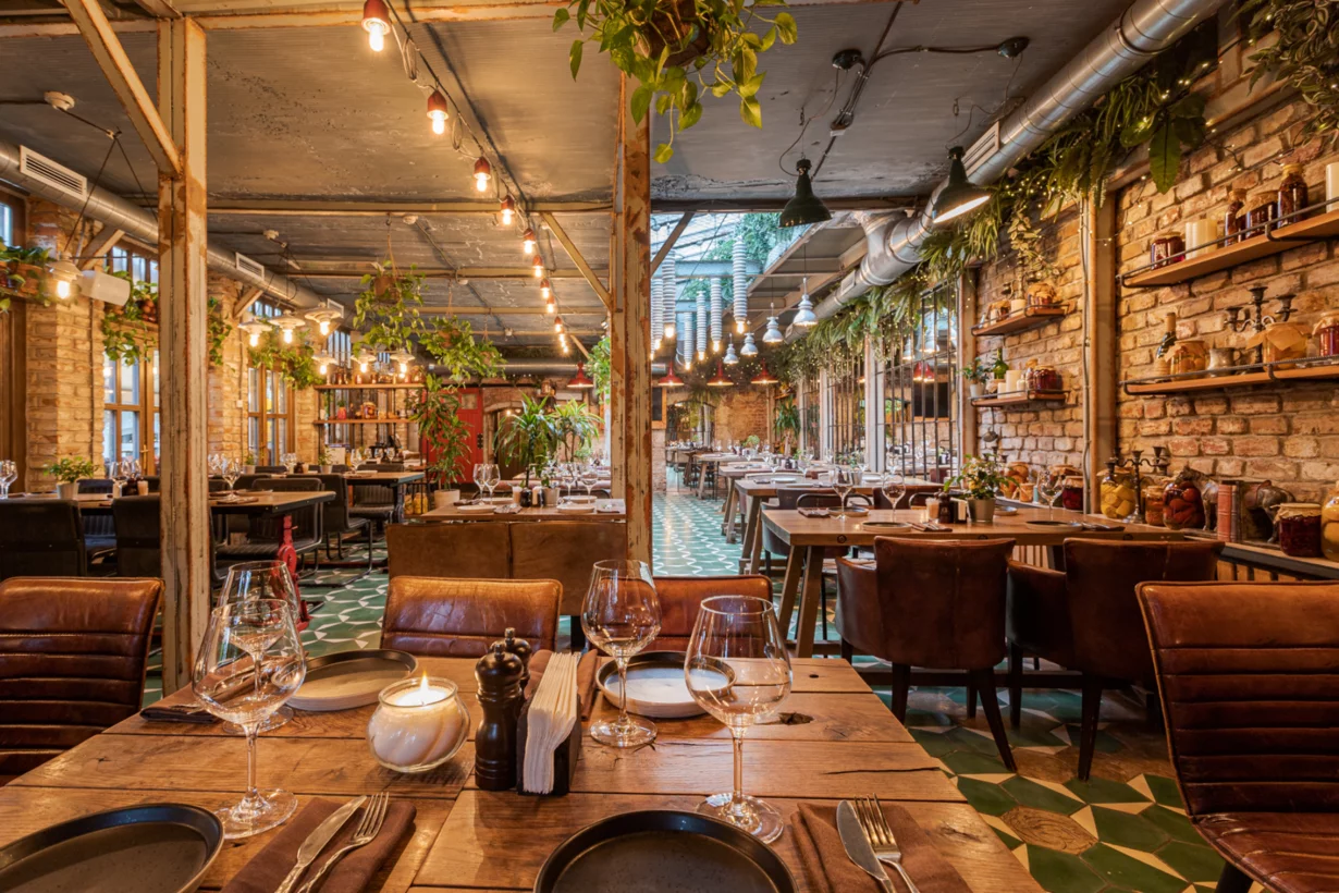 Интерьер/Экстерьер/Банкетная зона/Бар/Стол для двоих/Вход/Главный зал/Lounge зона ресторан DiDi фото