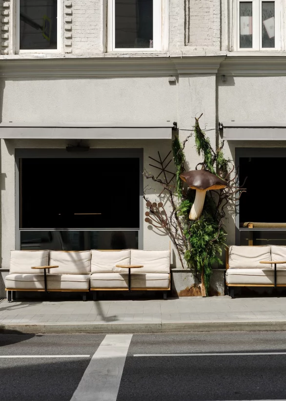 Интерьер/Экстерьер/Банкетная зона/Бар/Стол для двоих/Вход/Главный зал/Lounge зона ресторан Айна фото