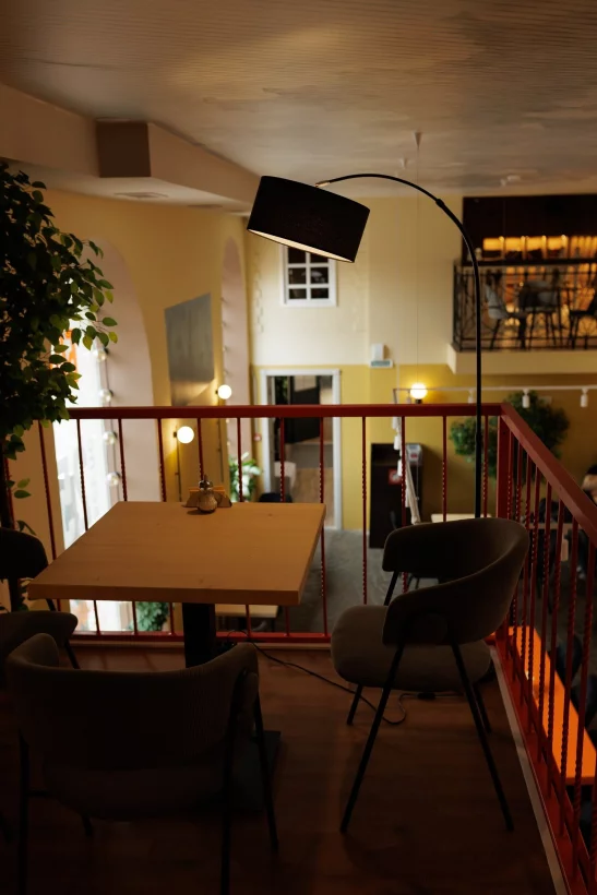 Интерьер/Экстерьер/Банкетная зона/Бар/Стол для двоих/Вход/Главный зал/Lounge зона кафе Бистро фото