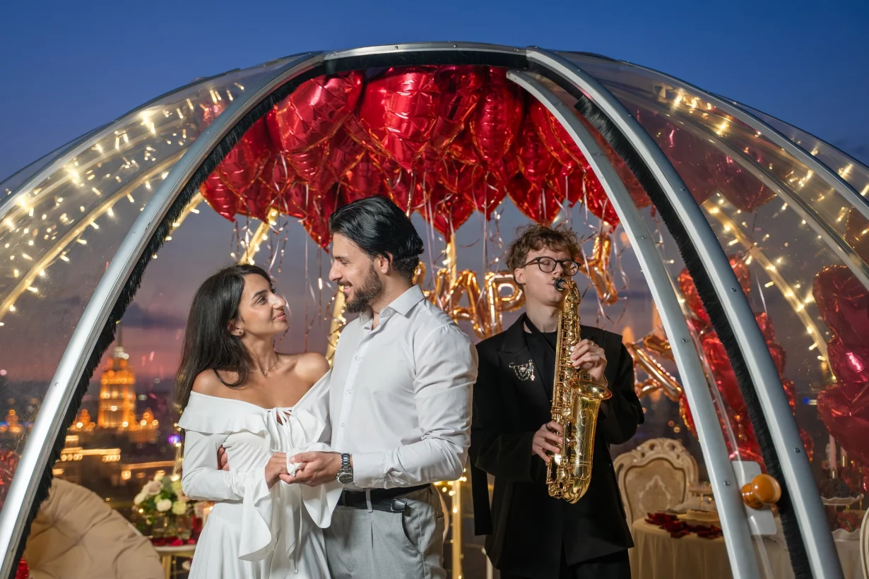 Интерьер/Экстерьер/Банкетная зона/Бар/Стол для двоих/Вход/Главный зал/Lounge зона лофт One Love фото