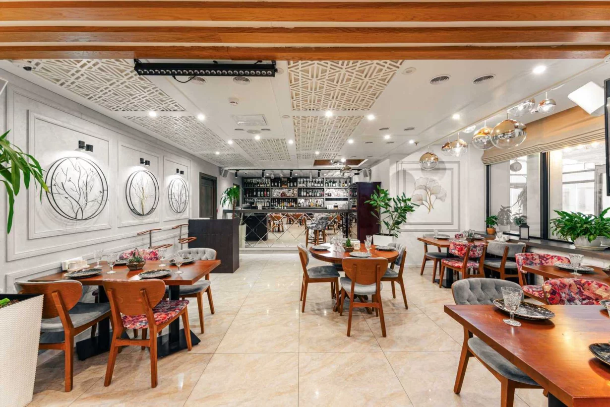 Главный зал Броско