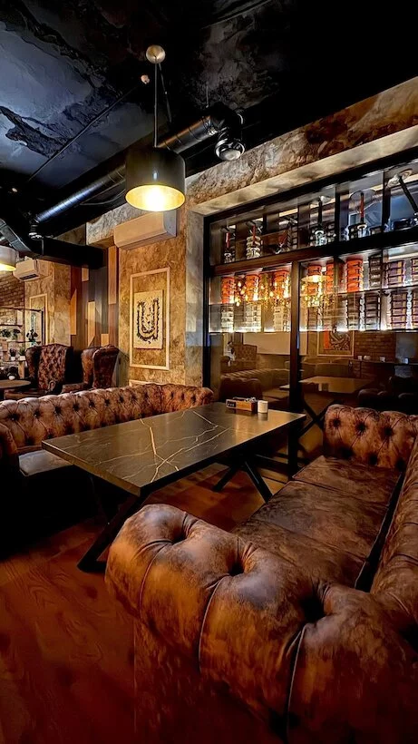 Интерьер/Экстерьер/Банкетная зона/Бар/Стол для двоих/Вход/Главный зал/Lounge зона лаунж Chorse Lounge фото