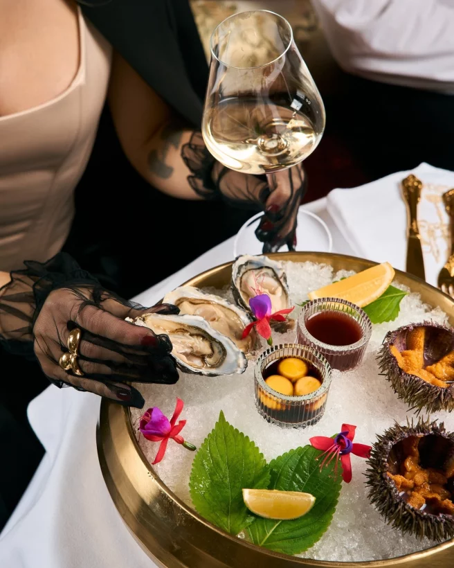 Интерьер/Экстерьер/Банкетная зона/Бар/Стол для двоих/Вход/Главный зал/Lounge зона ресторан Gourmet фото