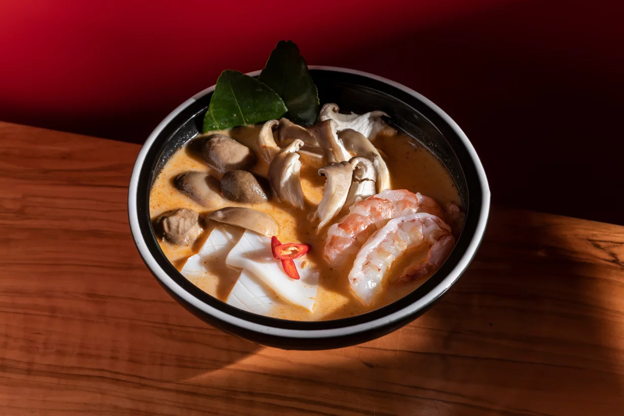 Интерьер/Экстерьер/Банкетная зона/Бар/Стол для двоих/Вход/Главный зал/Lounge зона ресторан Такэ фото