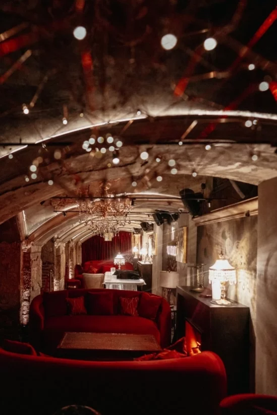 Интерьер/Экстерьер/Банкетная зона/Бар/Стол для двоих/Вход/Главный зал/Lounge зона бар Mendeleev Bar & Music фото