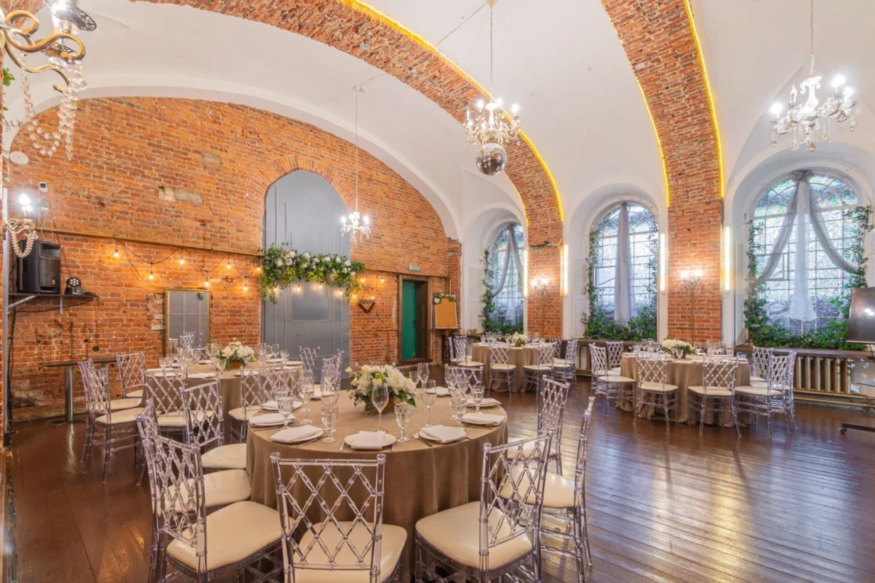 Интерьер/Экстерьер/Банкетная зона/Бар/Стол для двоих/Вход/Главный зал/Lounge зона лофт Family Loft фото