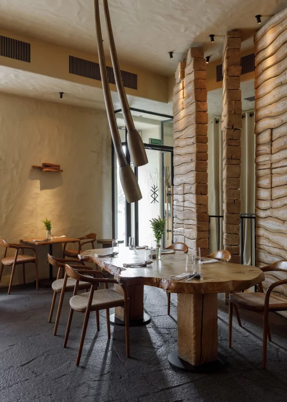 Интерьер/Экстерьер/Банкетная зона/Бар/Стол для двоих/Вход/Главный зал/Lounge зона ресторан Айна фото