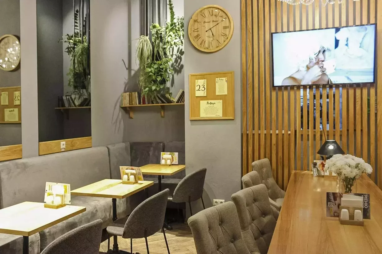 Интерьер/Экстерьер/Банкетная зона/Бар/Стол для двоих/Вход/Главный зал/Lounge зона кафе Патрик&Мари фото