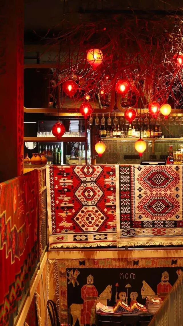 Интерьер/Экстерьер/Банкетная зона/Бар/Стол для двоих/Вход/Главный зал/Lounge зона ресторан Грузинские истории фото