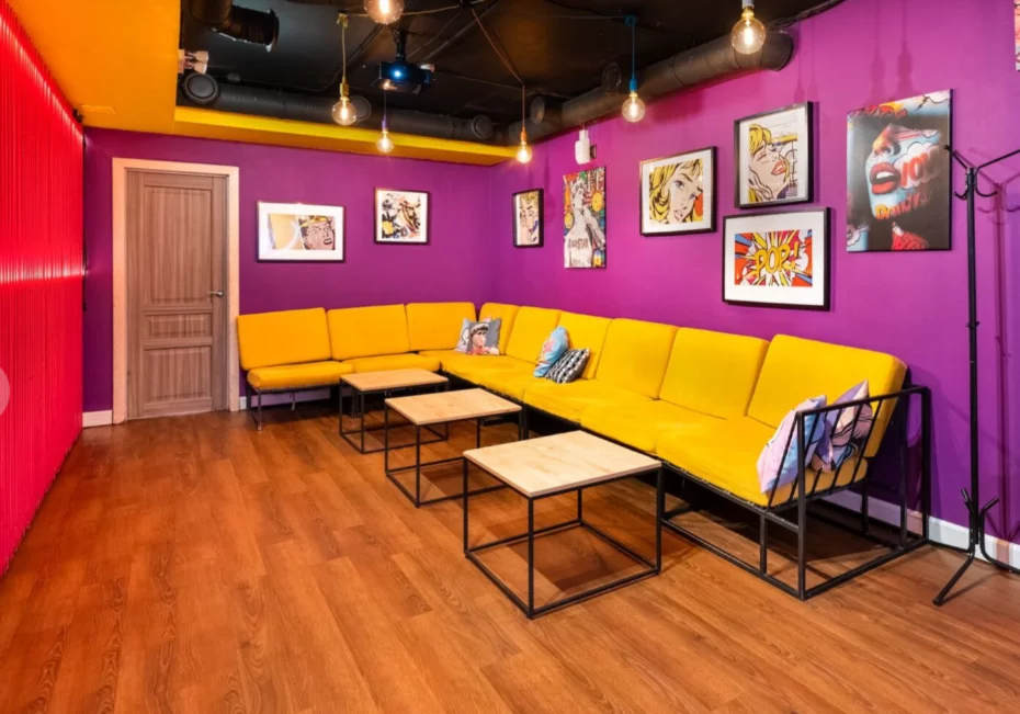 Интерьер/Экстерьер/Банкетная зона/Бар/Стол для двоих/Вход/Главный зал/Lounge зона лофт Party Time фото