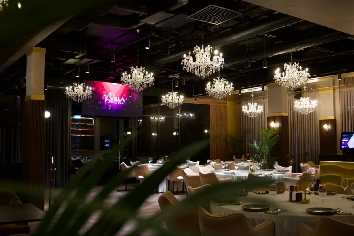 Интерьер/Экстерьер/Банкетная зона/Бар/Стол для двоих/Вход/Главный зал/Lounge зона ресторан The Villa фото