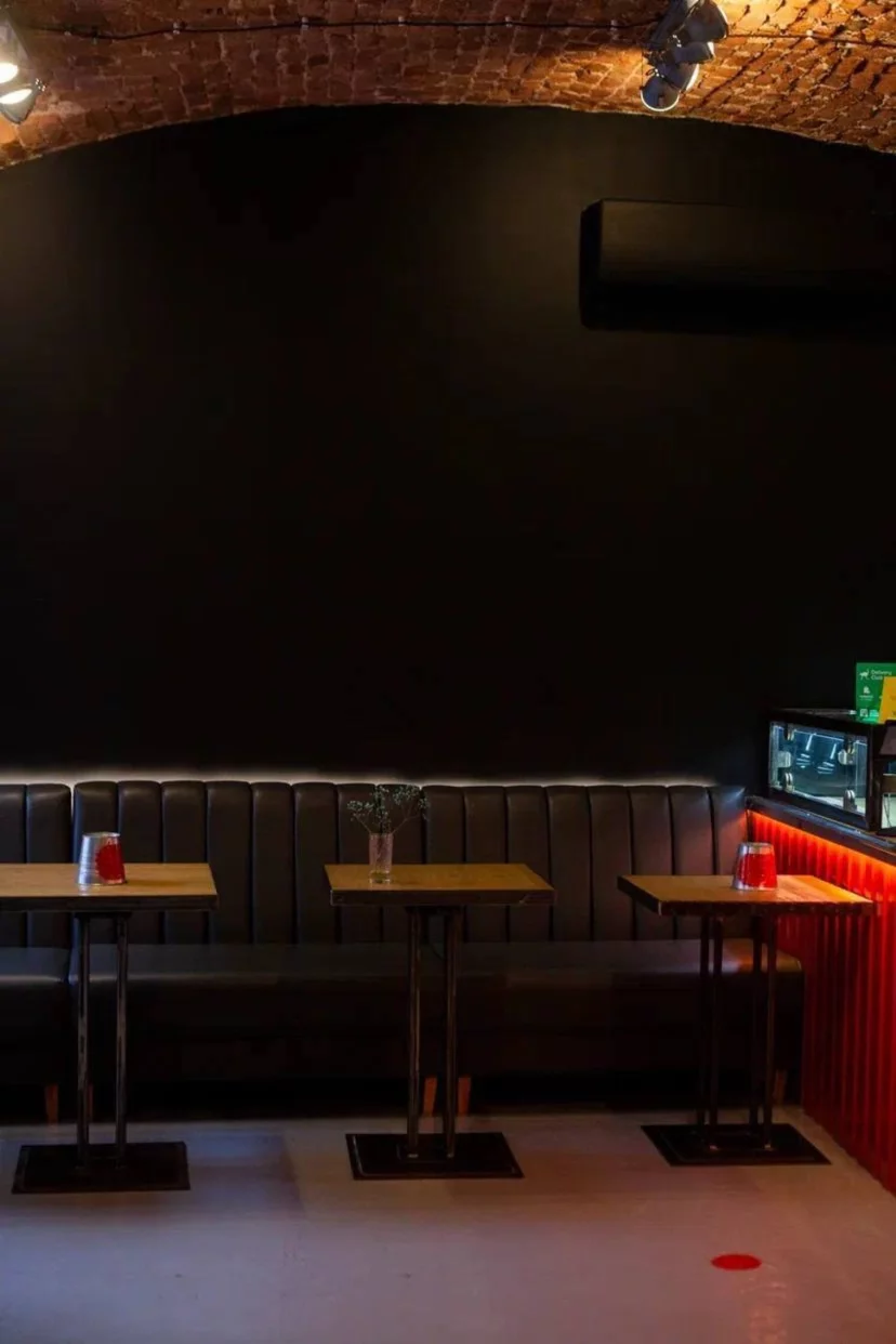Интерьер/Экстерьер/Банкетная зона/Бар/Стол для двоих/Вход/Главный зал/Lounge зона бургерная Beer & Burger Bistro фото