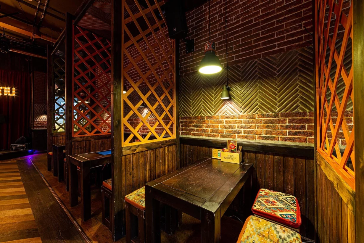 Интерьер/Экстерьер/Банкетная зона/Бар/Стол для двоих/Вход/Главный зал/Lounge зона ресторан ПхалиХинкали фото