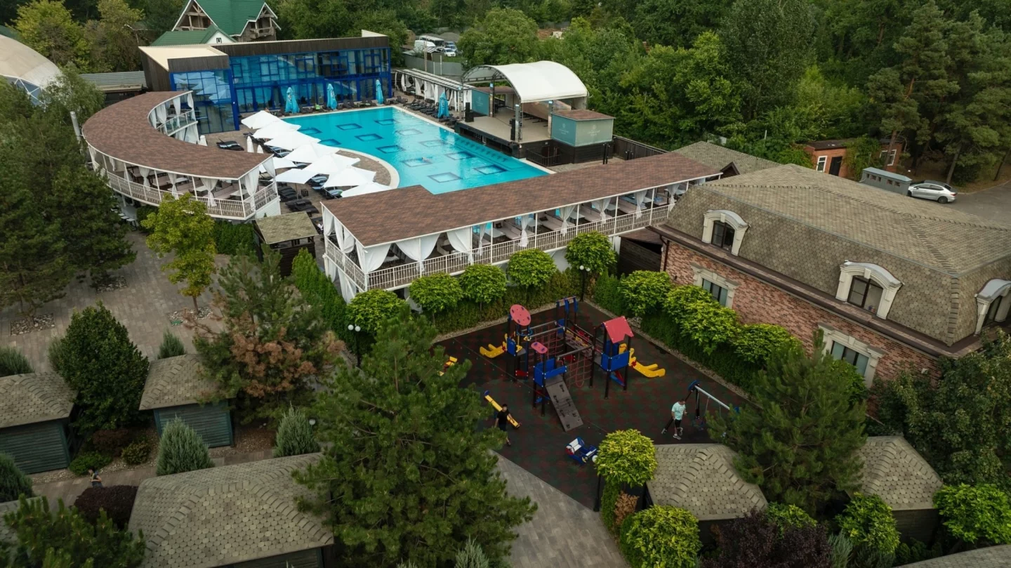 Интерьер/Экстерьер/Банкетная зона/Бар/Стол для двоих/Вход/Главный зал/Lounge зона ресторан Графский парк фото