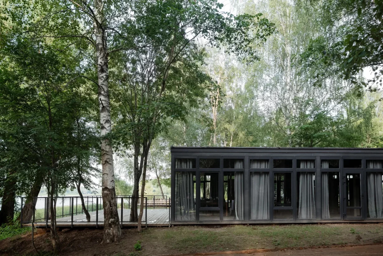 Зал с террасой у воды Берег желаний