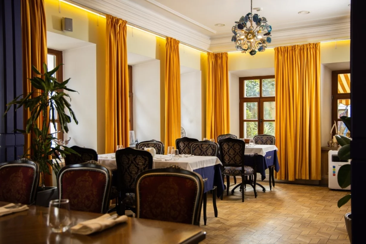 Интерьер/Экстерьер/Банкетная зона/Бар/Стол для двоих/Вход/Главный зал/Lounge зона ресторан Lauren Parker фото