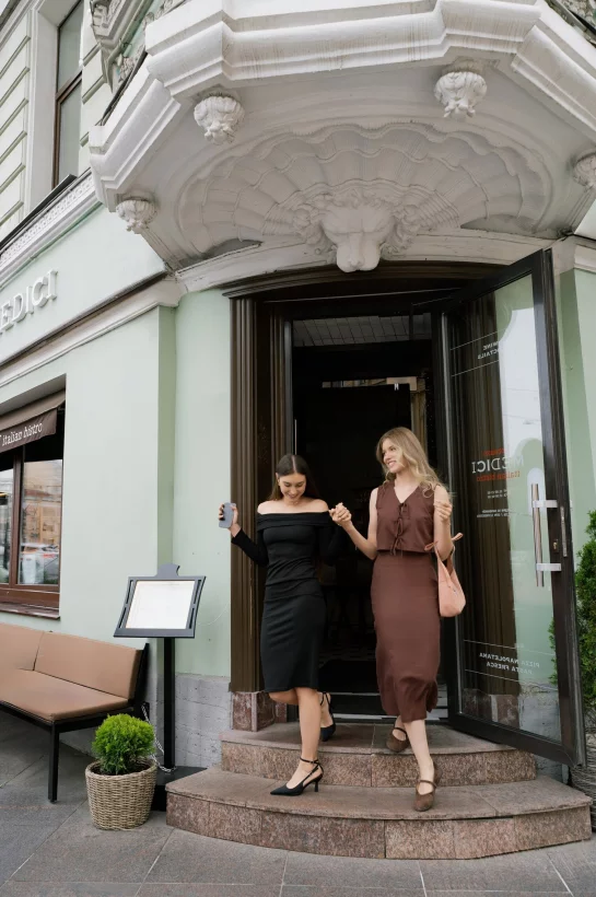 Интерьер/Экстерьер/Банкетная зона/Бар/Стол для двоих/Вход/Главный зал/Lounge зона ресторан Lorenzo Medici фото