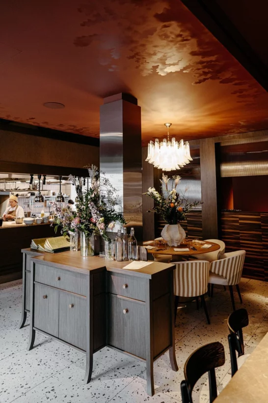 Интерьер/Экстерьер/Банкетная зона/Бар/Стол для двоих/Вход/Главный зал/Lounge зона ресторан Avero mio фото