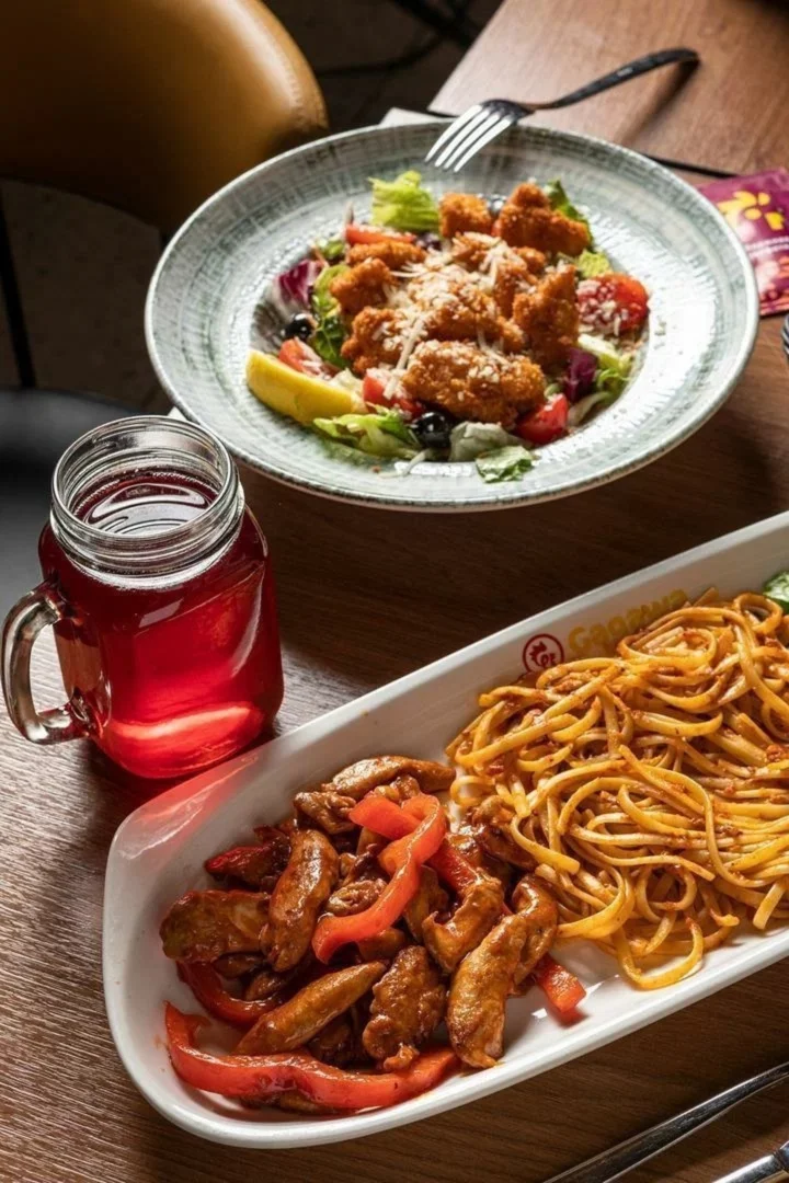 Интерьер/Экстерьер/Банкетная зона/Бар/Стол для двоих/Вход/Главный зал/Lounge зона кафе Gagawa фото