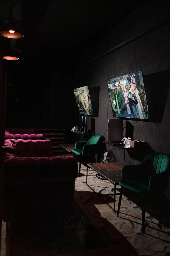 Интерьер/Экстерьер/Банкетная зона/Бар/Стол для двоих/Вход/Главный зал/Lounge зона кальянная Green Garden фото