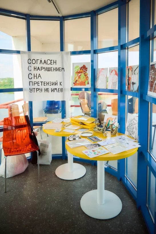 Интерьер/Экстерьер/Банкетная зона/Бар/Стол для двоих/Вход/Главный зал/Lounge зона кафе Совок фото