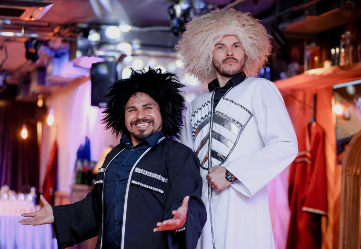 Интерьер/Экстерьер/Банкетная зона/Бар/Стол для двоих/Вход/Главный зал/Lounge зона ресторан Хачо и Пури фото