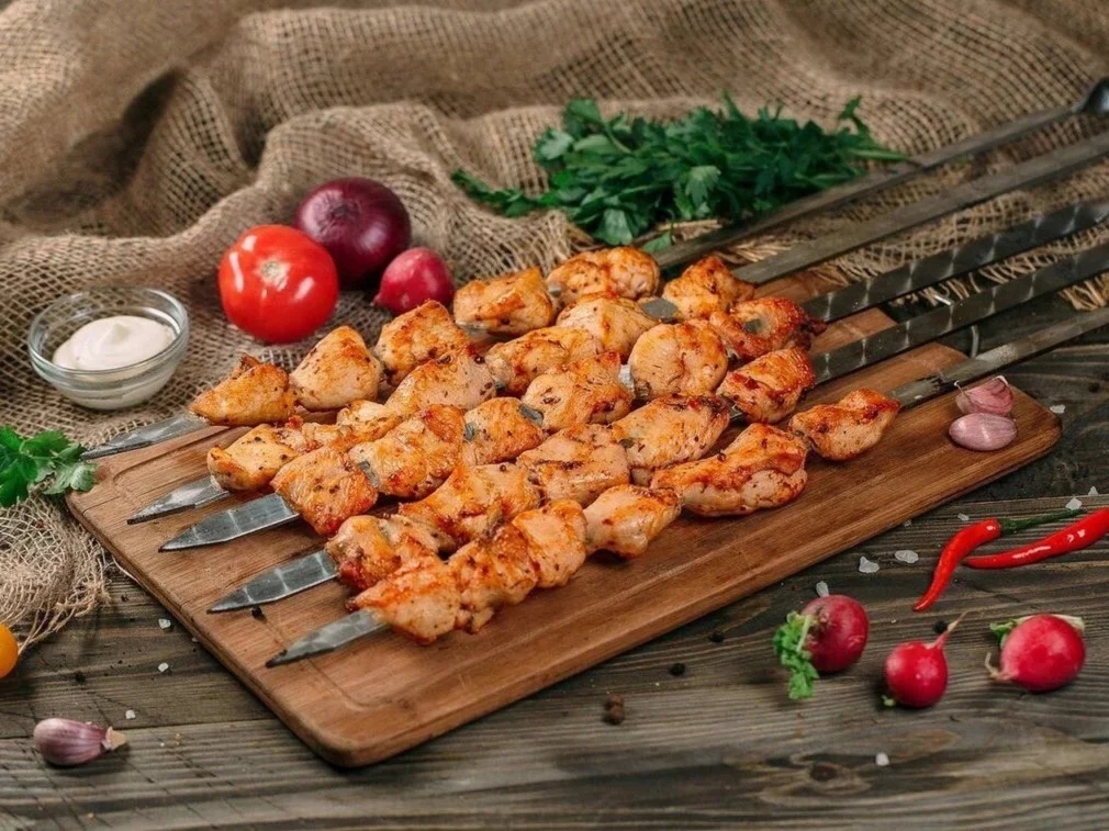 Интерьер/Экстерьер/Банкетная зона/Бар/Стол для двоих/Вход/Главный зал/Lounge зона служба доставки Шашлык Хитс фото