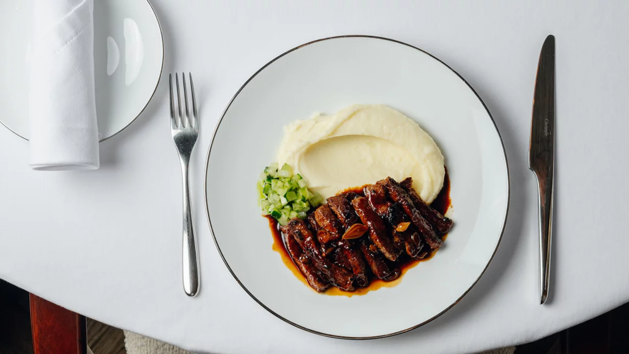 Интерьер/Экстерьер/Банкетная зона/Бар/Стол для двоих/Вход/Главный зал/Lounge зона ресторан Leo фото