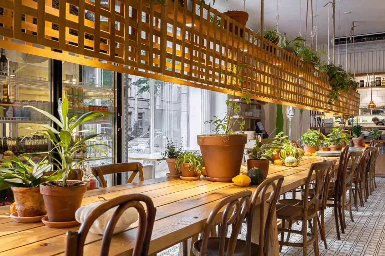 Интерьер/Экстерьер/Банкетная зона/Бар/Стол для двоих/Вход/Главный зал/Lounge зона ресторан Animals фото