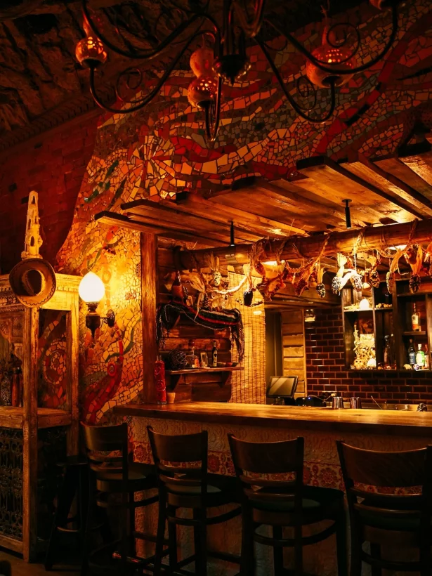 Интерьер/Экстерьер/Банкетная зона/Бар/Стол для двоих/Вход/Главный зал/Lounge зона ресторан Arrurru фото