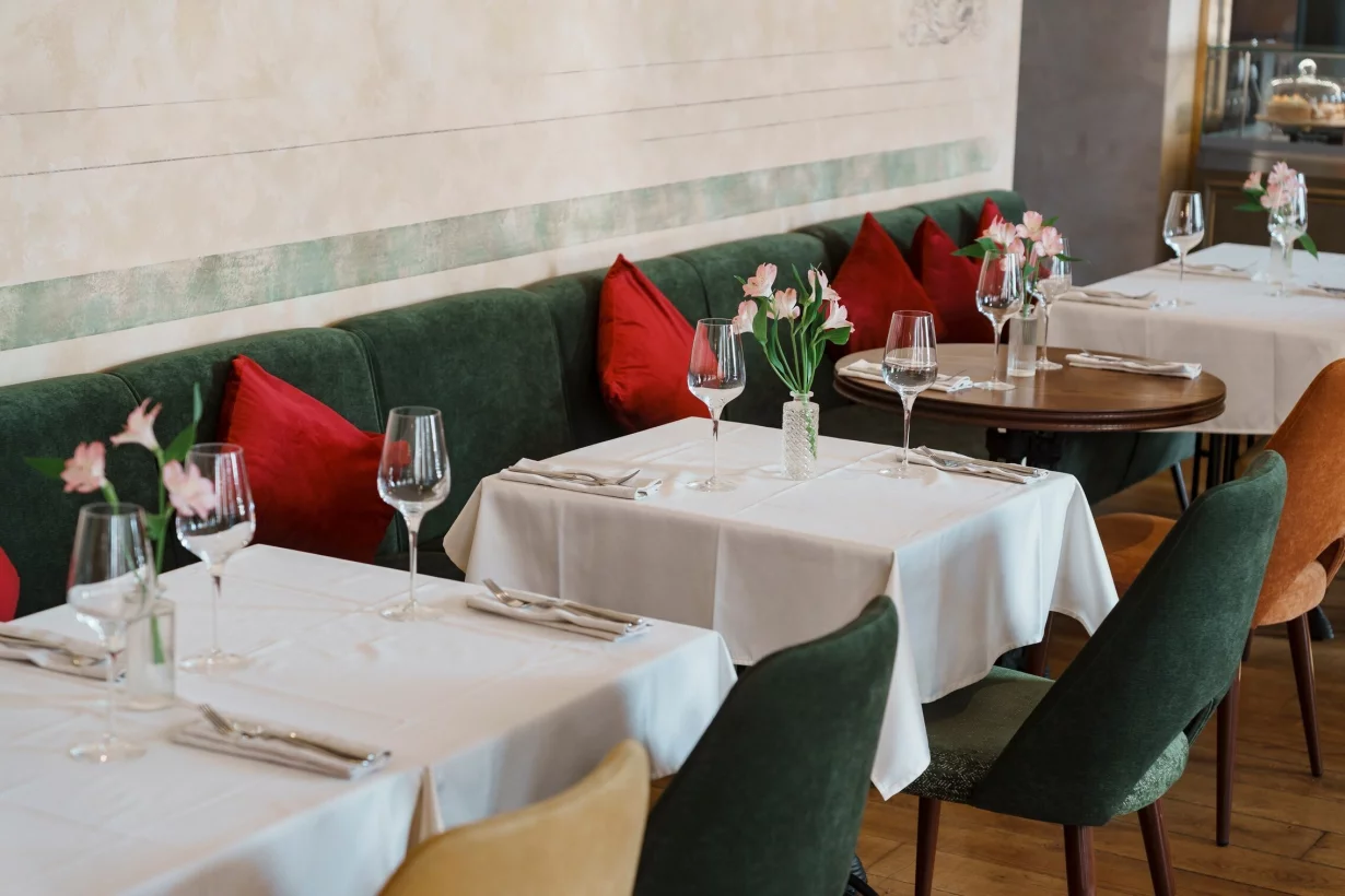 Интерьер/Экстерьер/Банкетная зона/Бар/Стол для двоих/Вход/Главный зал/Lounge зона ресторан Sapori di Italia фото