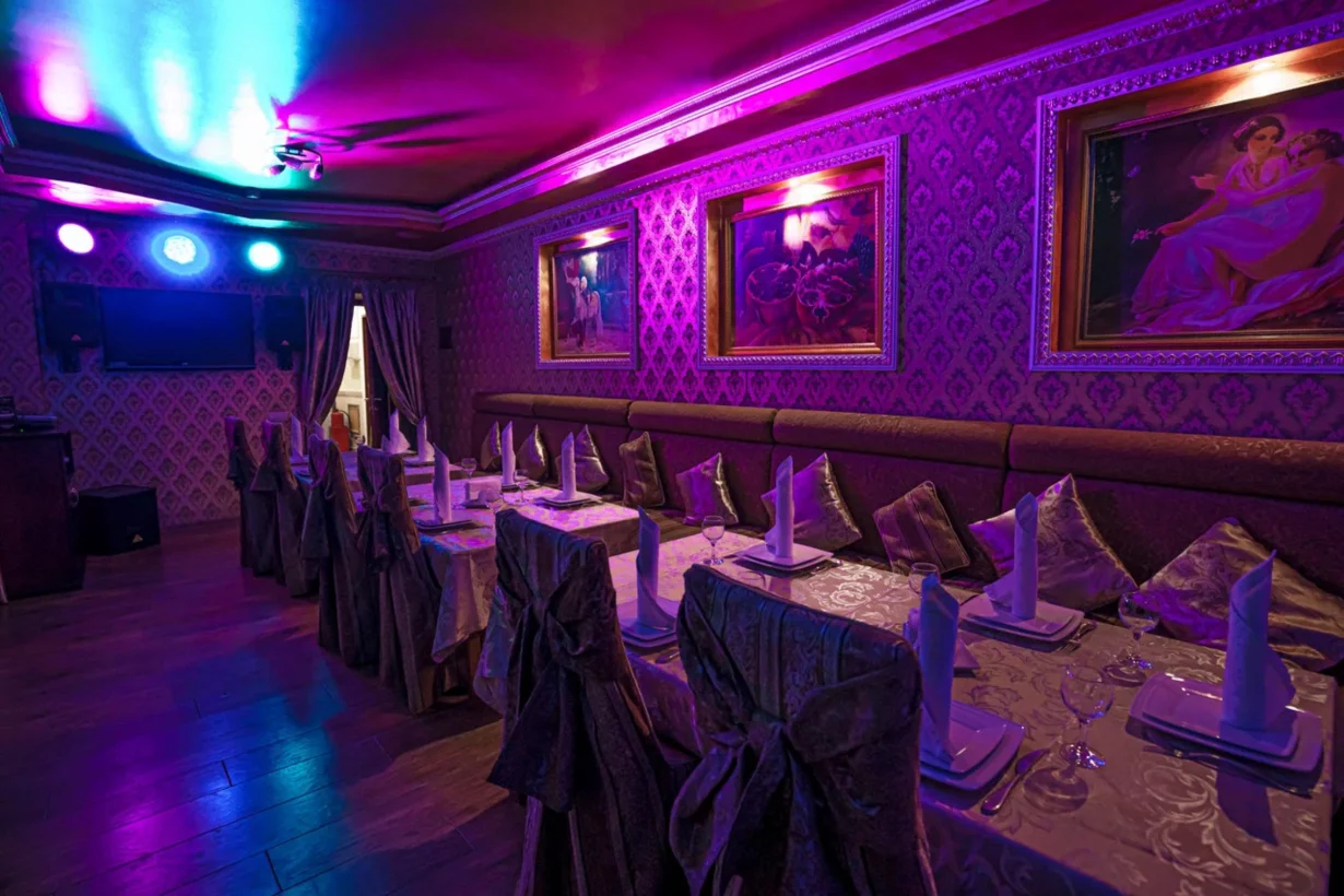 Интерьер/Экстерьер/Банкетная зона/Бар/Стол для двоих/Вход/Главный зал/Lounge зона ресторан Шах Баку фото