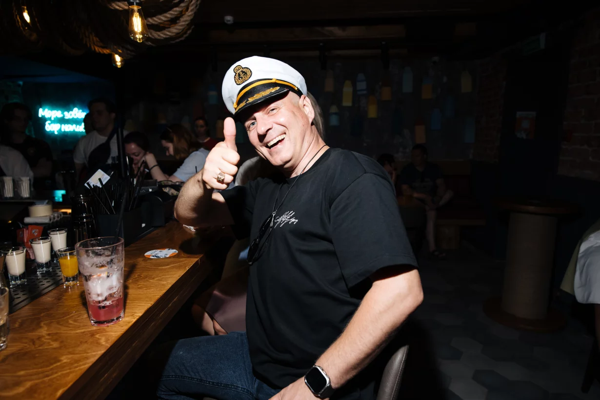 Интерьер/Экстерьер/Банкетная зона/Бар/Стол для двоих/Вход/Главный зал/Lounge зона бар Моряк и чайка фото