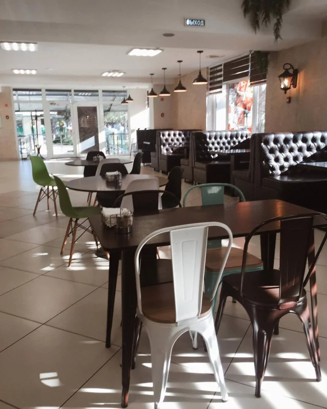 Интерьер/Экстерьер/Банкетная зона/Бар/Стол для двоих/Вход/Главный зал/Lounge зона столовая Фуди фото