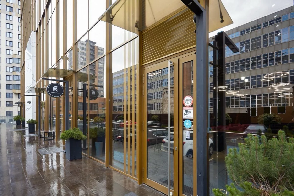 Интерьер/Экстерьер/Банкетная зона/Бар/Стол для двоих/Вход/Главный зал/Lounge зона лаунж Chorse Lounge фото