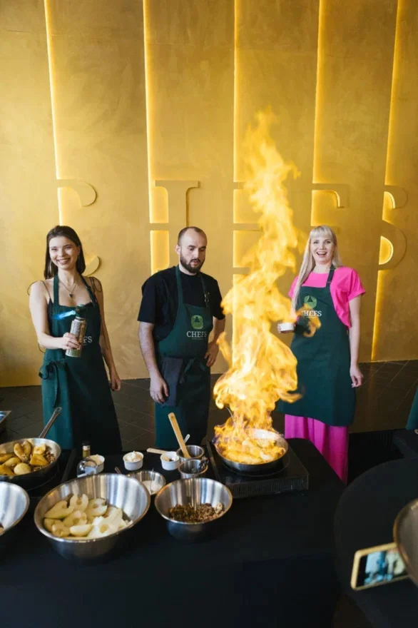 Интерьер/Экстерьер/Банкетная зона/Бар/Стол для двоих/Вход/Главный зал/Lounge зона кулинарная студия Chefs Eatertainment фото