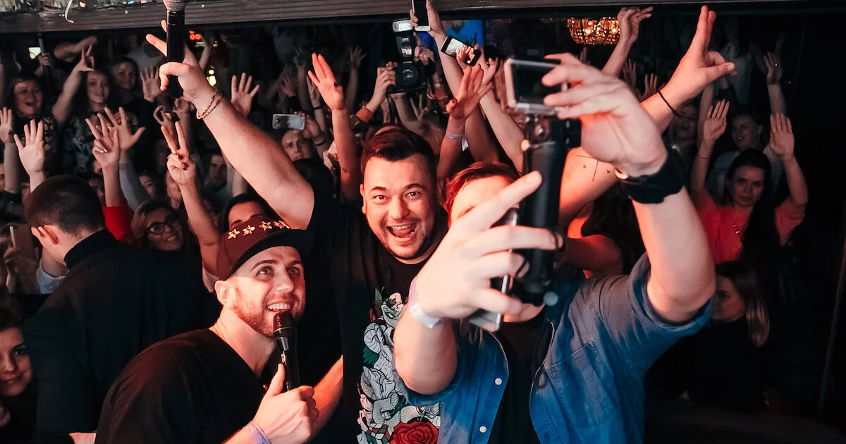 Бар и клуб «Руки ВВерх! Бар на Автозаводской» Москва: бронирование ...