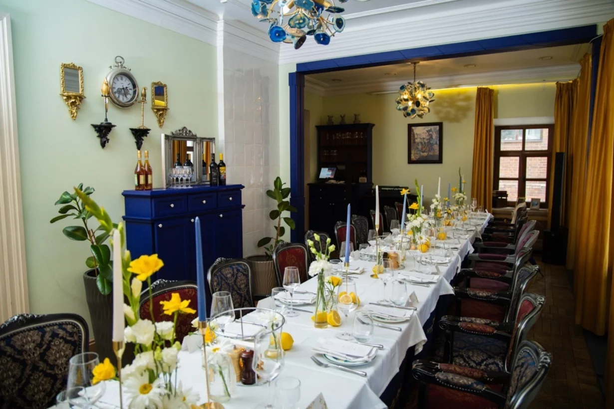 Интерьер/Экстерьер/Банкетная зона/Бар/Стол для двоих/Вход/Главный зал/Lounge зона ресторан Lauren Parker фото