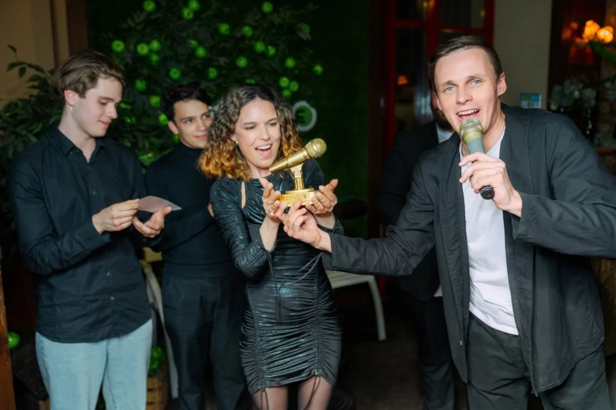 Интерьер/Экстерьер/Банкетная зона/Бар/Стол для двоих/Вход/Главный зал/Lounge зона бар For People фото