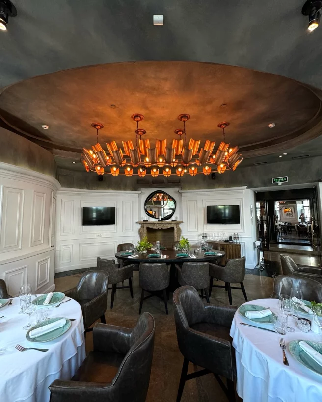 Интерьер/Экстерьер/Банкетная зона/Бар/Стол для двоих/Вход/Главный зал/Lounge зона стейк-хаус Рыбы нет фото
