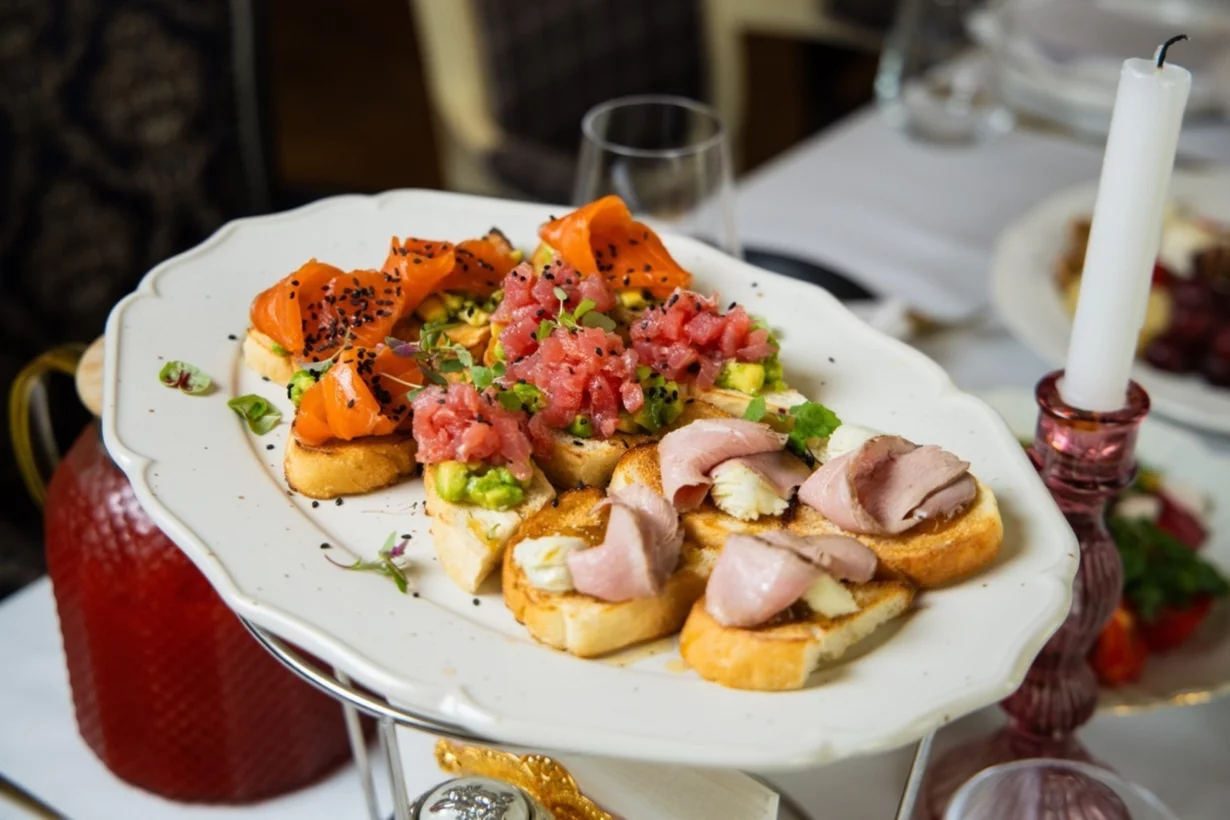 Интерьер/Экстерьер/Банкетная зона/Бар/Стол для двоих/Вход/Главный зал/Lounge зона ресторан Lauren Parker фото