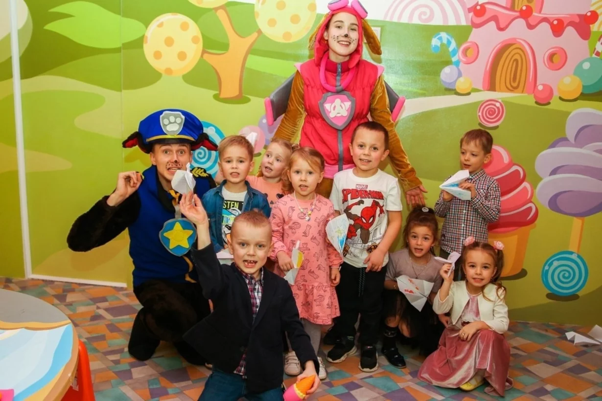 Интерьер/Экстерьер/Банкетная зона/Бар/Стол для двоих/Вход/Главный зал/Lounge зона лофт Сказочный город фото