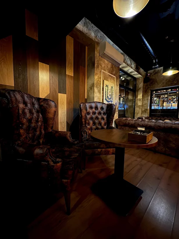 Интерьер/Экстерьер/Банкетная зона/Бар/Стол для двоих/Вход/Главный зал/Lounge зона лаунж Chorse Lounge фото